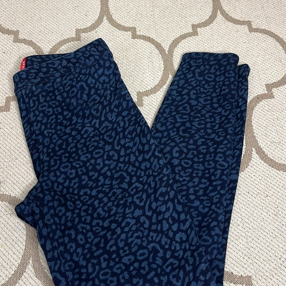 ✨SPANX-JEAN-ISH Pull On Denim Ankle Leggings Jeggings Blue Leopard size SMALL - Picture 3 of 16